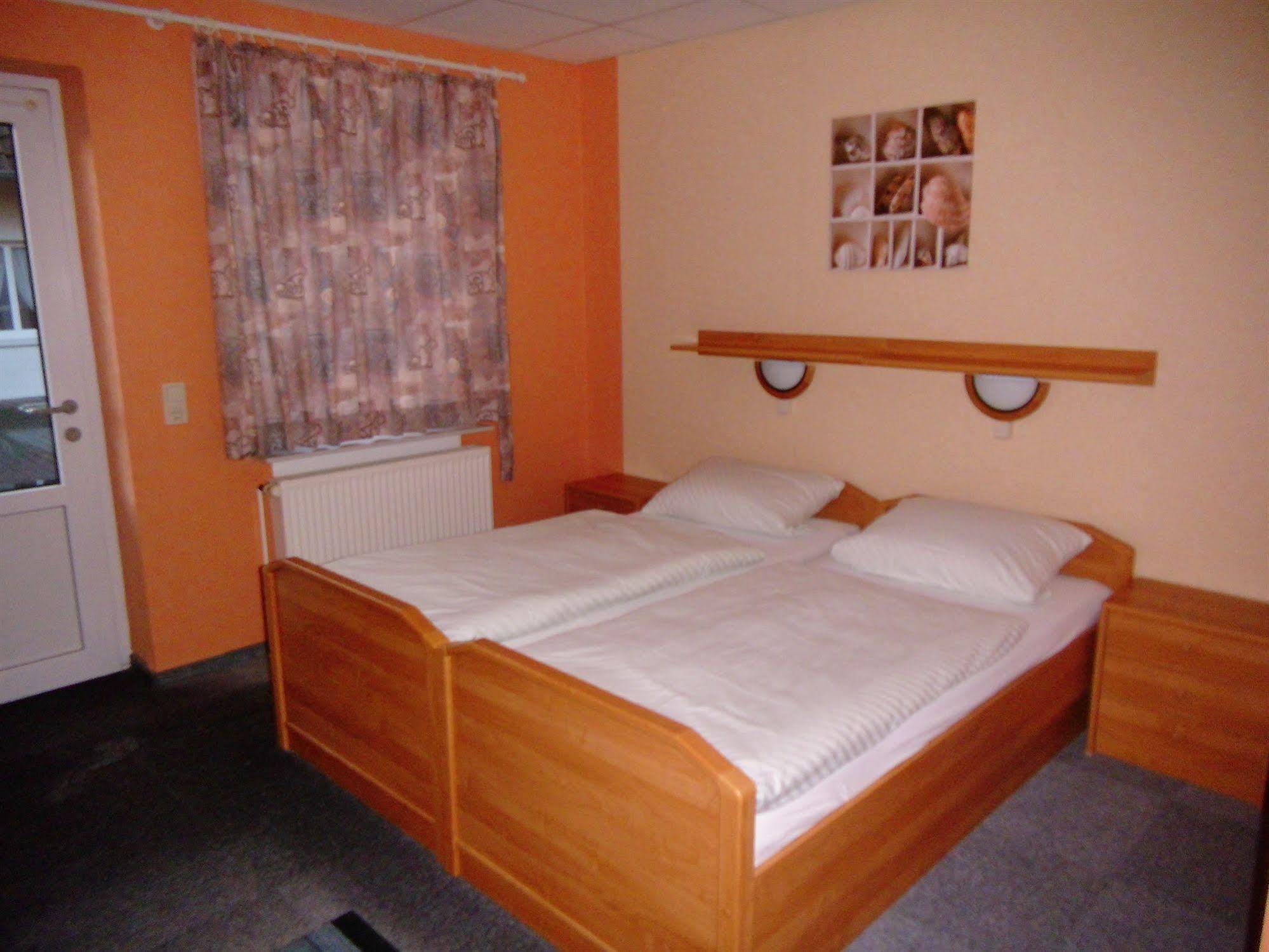 Hotel-Garni "Hof Von Hannover" Wittmund Exterior photo